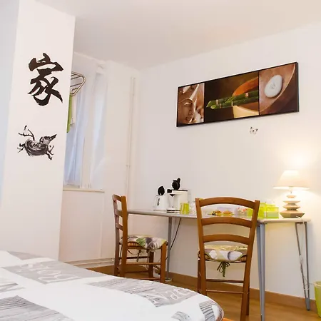 D'hotes Au Coeur De Nancyb&b Proche Gare De Panzió 2*